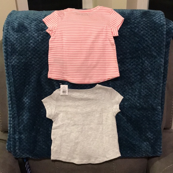 Old Navy Short-Sleeve Printed T-Shirts for Toddler Girl (Lot of 2) - Picture 2 of 6